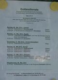 Gottesdienstplan bei der Kirche]]
