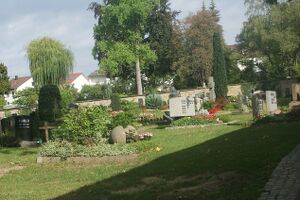 Linke Seite Friedhof.JPG