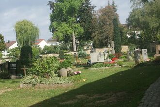 Linke Seite Friedhof.JPG