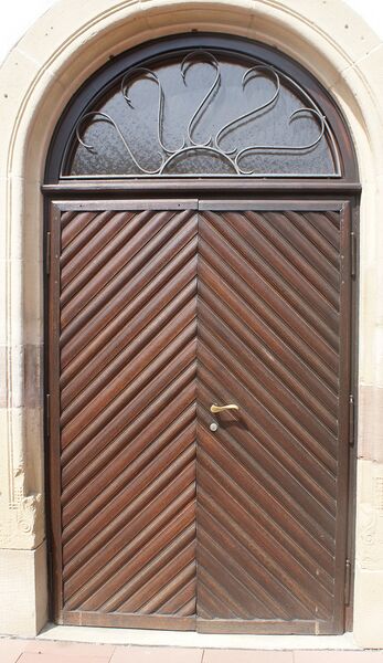 Datei:Seiteneingang Kirche Knittlingen.jpg