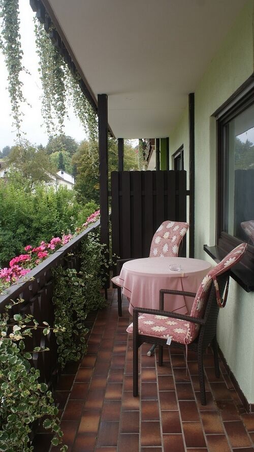 Datei:Balkon Hotel Linde.jpg