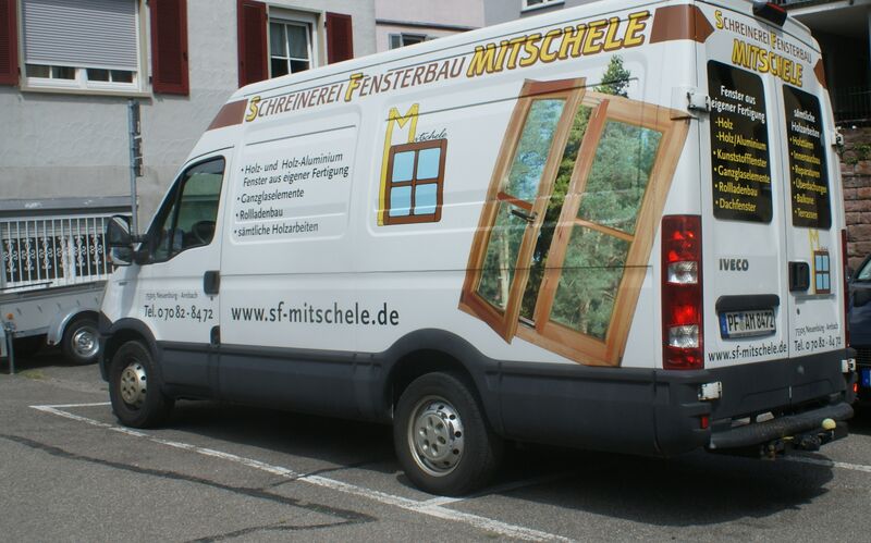 Datei:Fahrzeug Fenster Schreinerei Mitschele.JPG