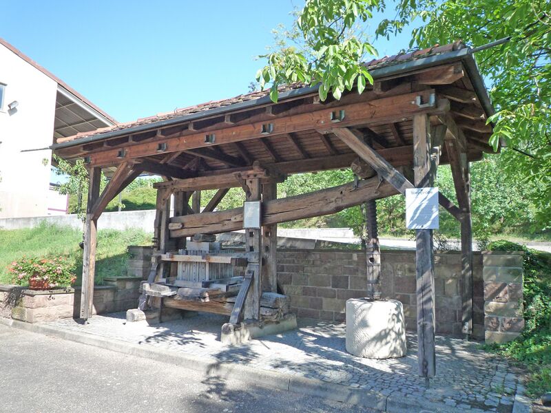 Datei:Horrheim-Kelter-Baum.jpg