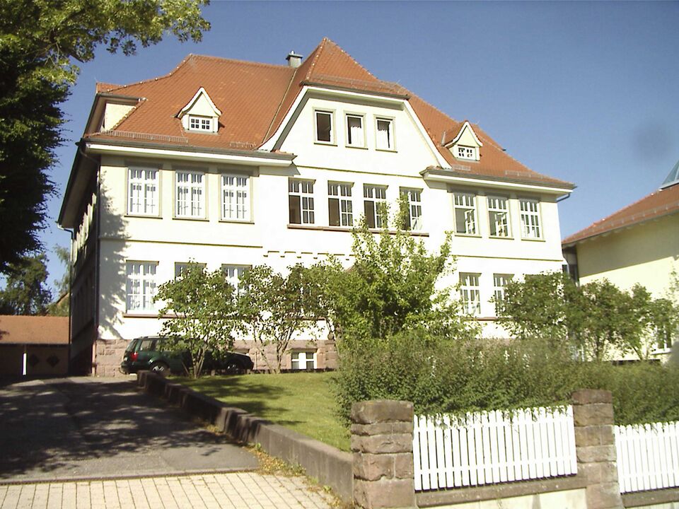 Datei:Engelsbrand-Schule.jpg
