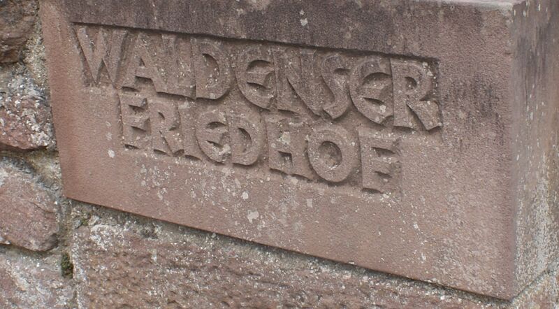 Datei:Waldenserfriedhof hinten.JPG