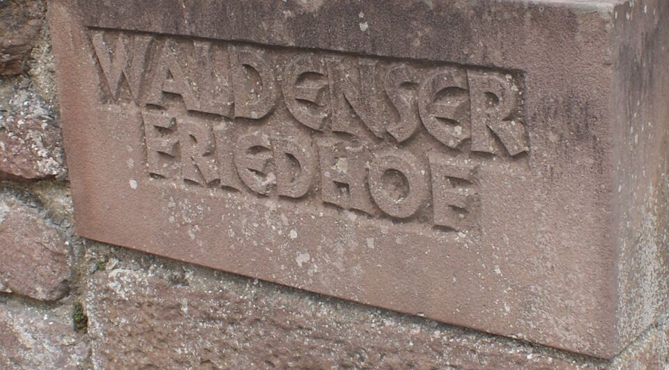 Datei:Waldenserfriedhof hinten.JPG