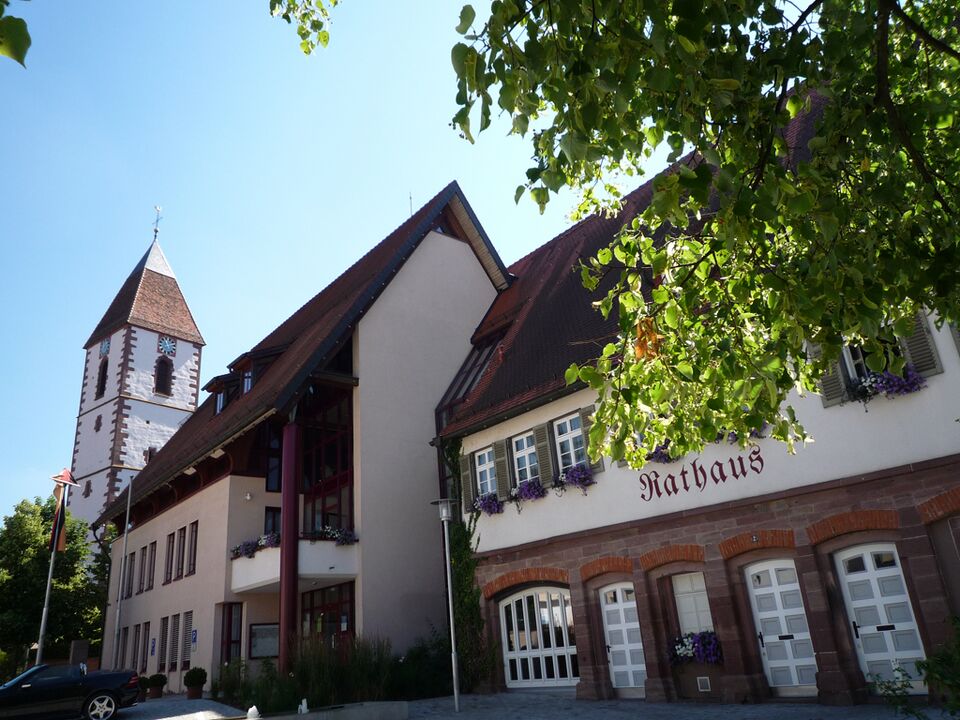 Datei:Ebhausen-Rathaus.jpg