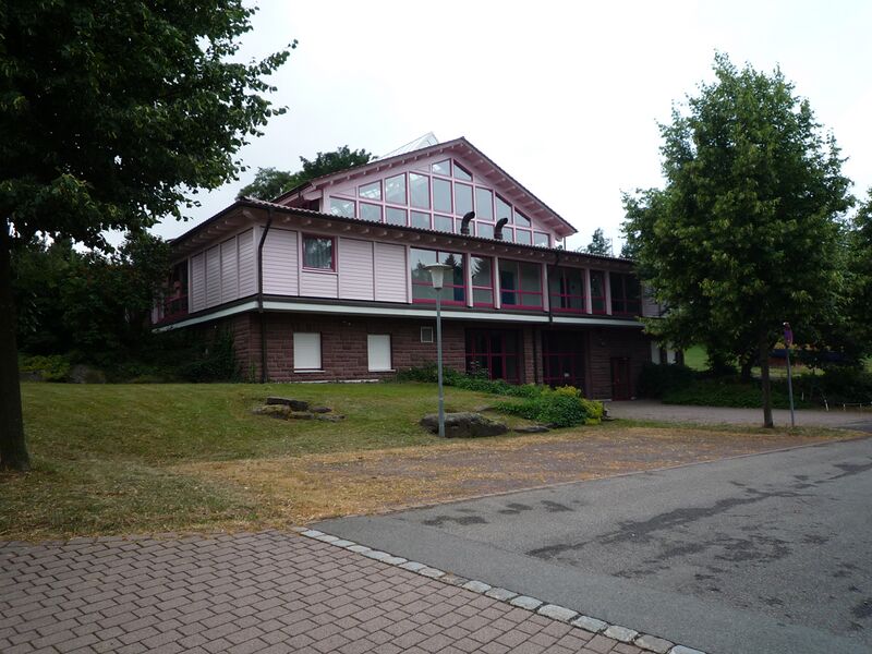 Datei:Dennach-Feuerwehr-Sporthalle.jpg