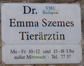 Schild Tierärztin Emma Szemes.JPG