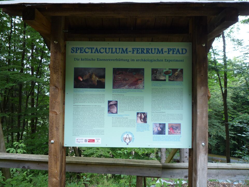 Datei:Neuenbürg-Spectaculum-Ferrum-Pfad-Schild.jpg