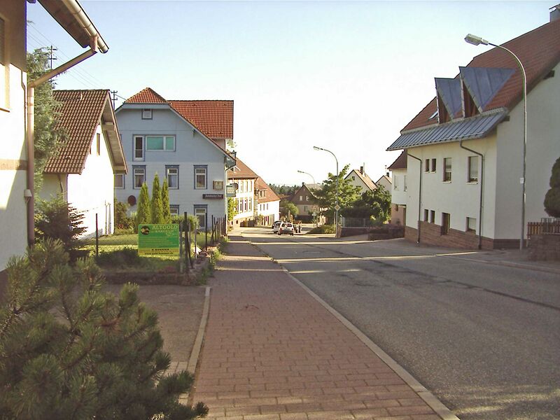 Datei:Salmbach-Langenbrander-Strasse.jpg