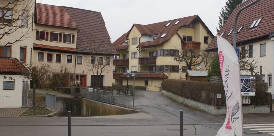 Datei:Straße Altheng gegegeüber Kirchestett.JPG