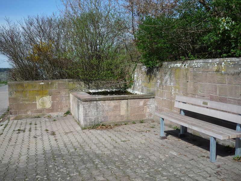 Datei:Ensingen-Weinberg-Brunnen.jpg