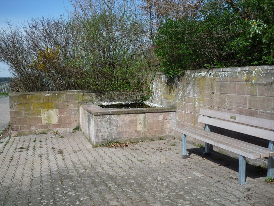 Datei:Ensingen-Weinberg-Brunnen.jpg
