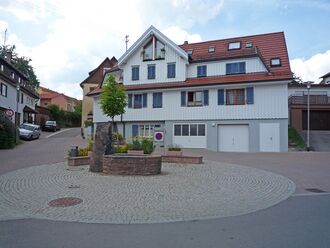 Altburg-Postbrunnenplatz.jpg