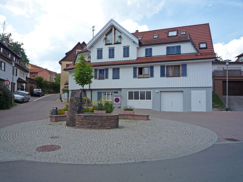 Datei:Altburg-Postbrunnenplatz.jpg