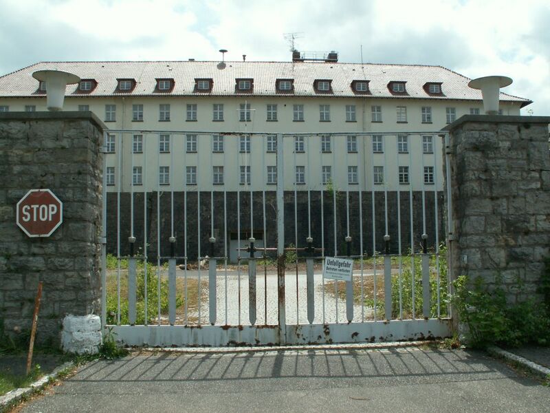 Datei:2007 Buckenberg-Kaserne Tor.jpg