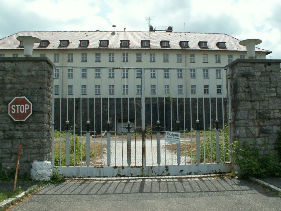 Datei:2007 Buckenberg-Kaserne Tor.jpg