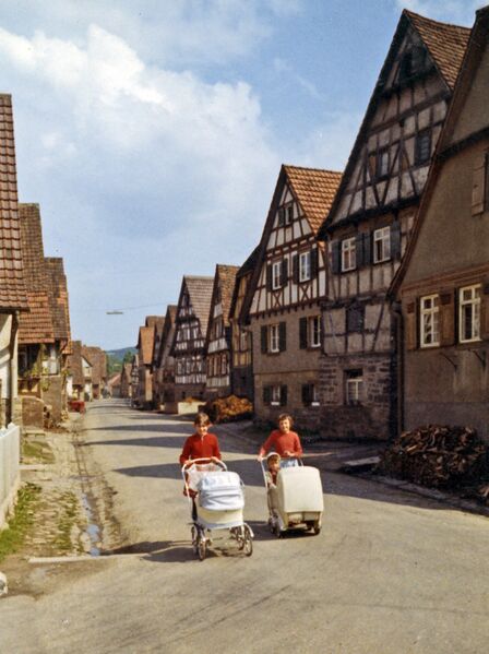 Datei:Schützingen Kinderwagen 1962.jpg