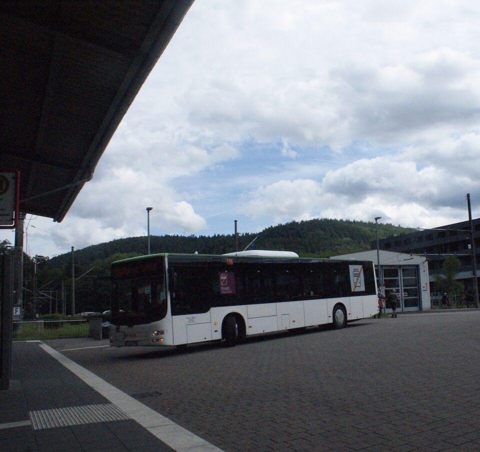 Datei:Anfahrwnder Bus Bad Herrenalb.JPG