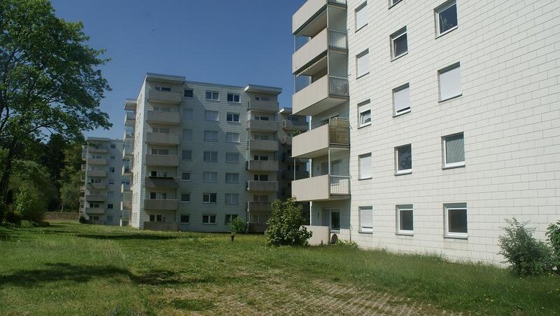 Datei:Hochhäuser der Straße Brennenwald.JPG