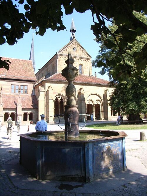 Datei:KlMbr Klosterhofbrunnen.jpg