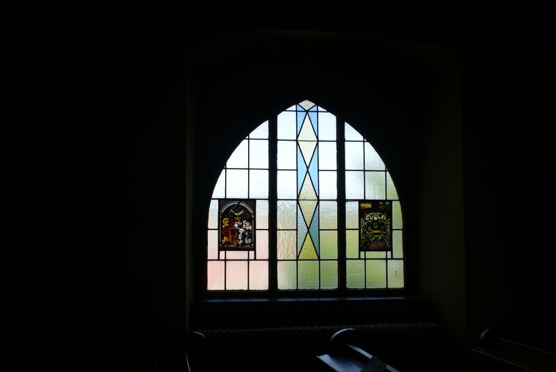 Datei:Fenster Wehrkirche Königsbach.JPG