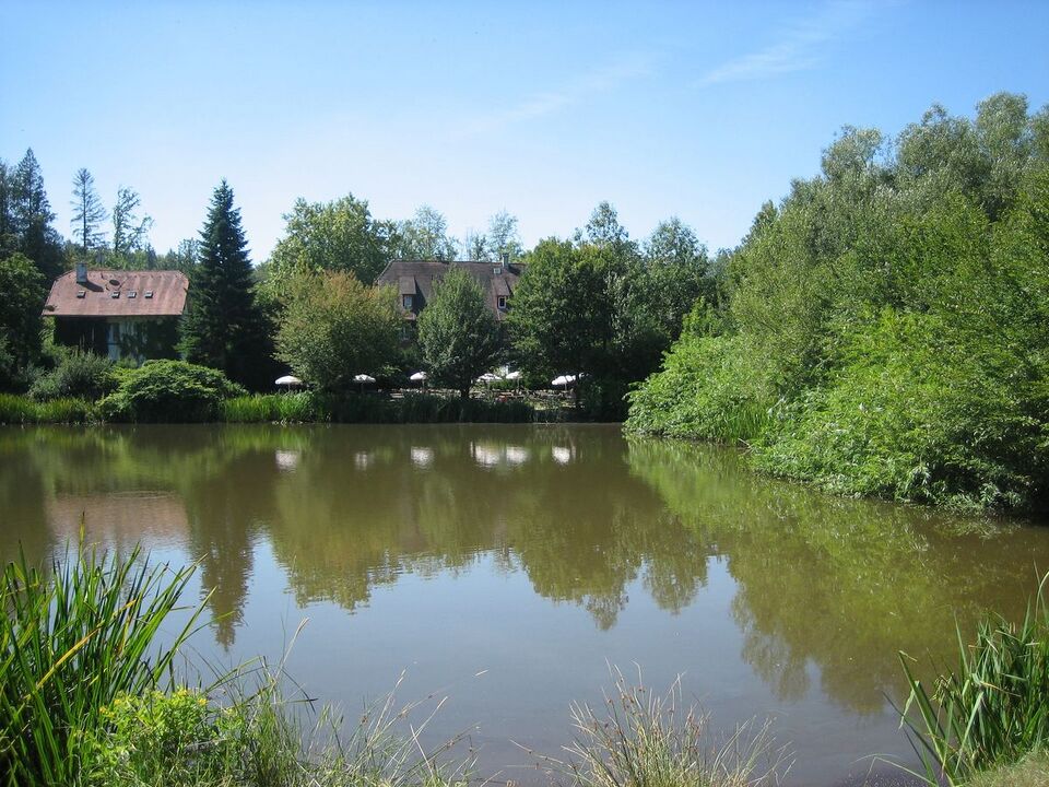 Datei:Seehaus-See.jpg