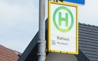 Bushaltesrellenschild Rathaus in Keltern-Weiler.JPG