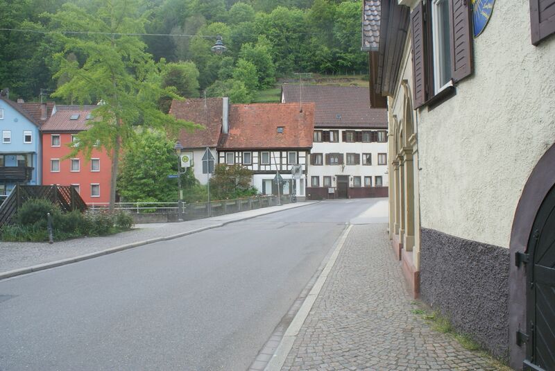 Datei:Hirschbrücke von der Marktstraße.JPG
