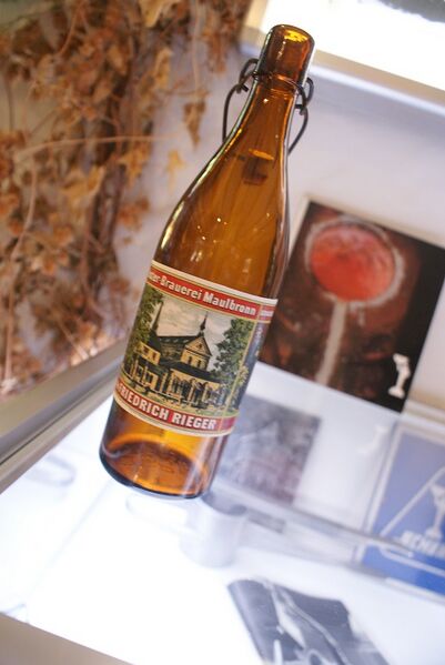 Datei:Bierflache Museum Schafhof.JPG