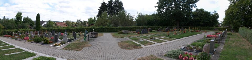 Datei:2024-08-26 Effringen Friedhof 163°.JPG