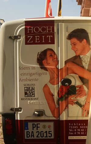 Auto mit Hochzeitswerbung.JPG
