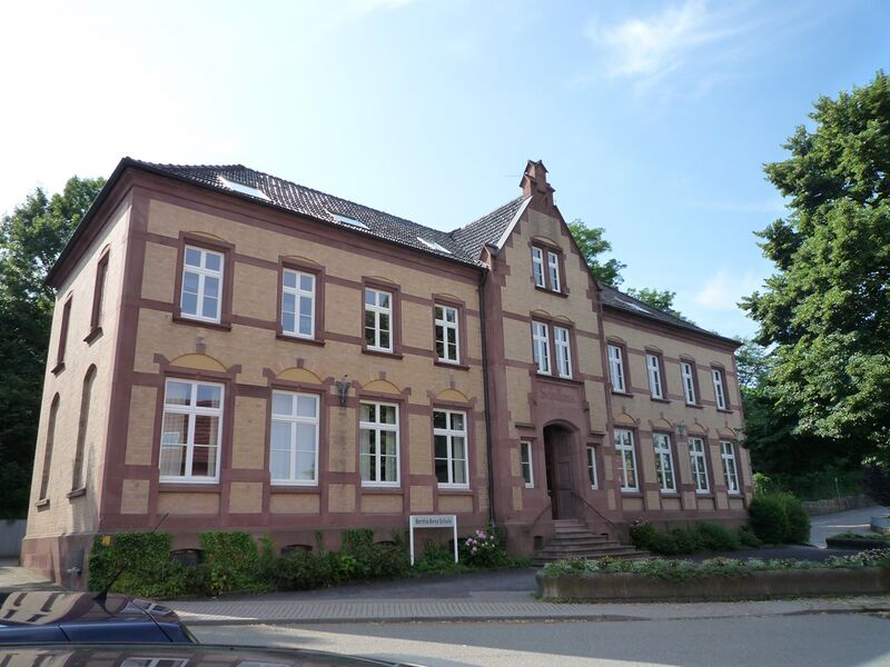 Datei:Noettingen-Bertha-Benz-Schule.jpg