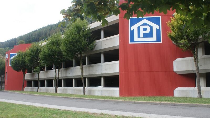 Datei:Parkhaus Bad Wildbad.JPG