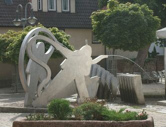 Kunstwerk in Keltern-Ellmendinge.JPG