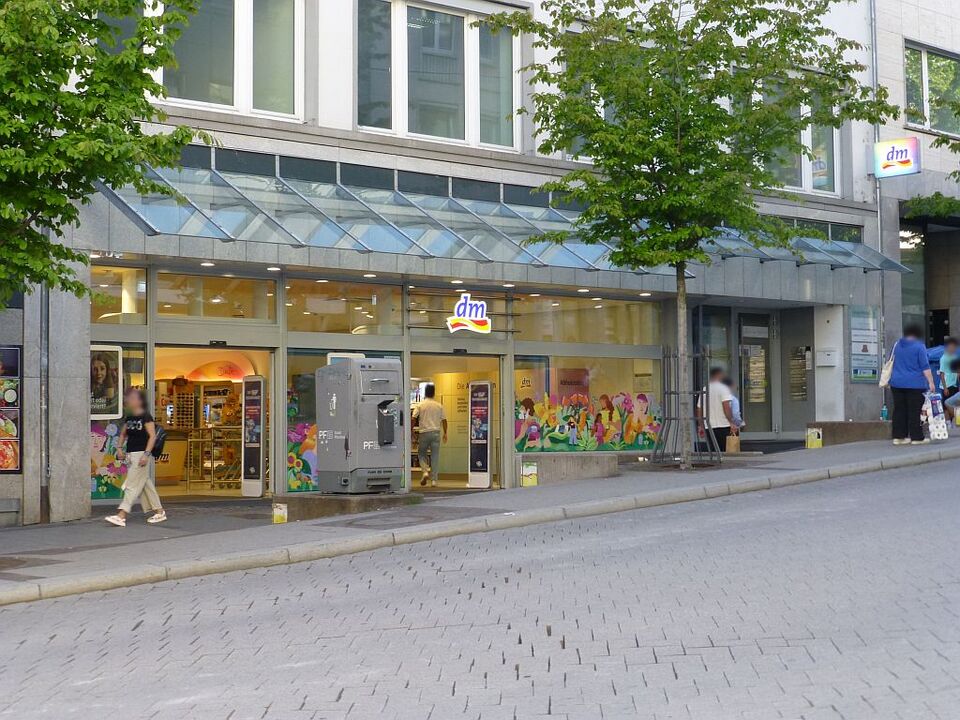 Datei:Dm Leopoldstraße 2026-05-23.jpg
