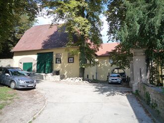 Muehlhausen-Schloss-Nebengebaeude.jpg