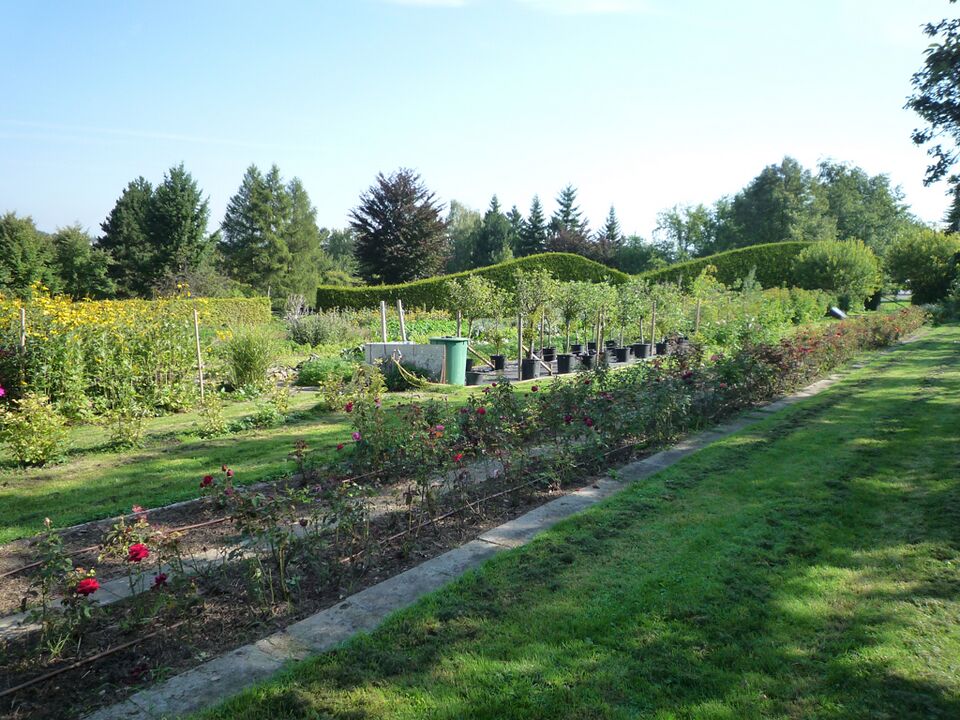 Datei:Oeschelbronn-Johanneshaus-Garten.jpg