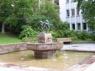 Dreifluessebrunnen3.jpg