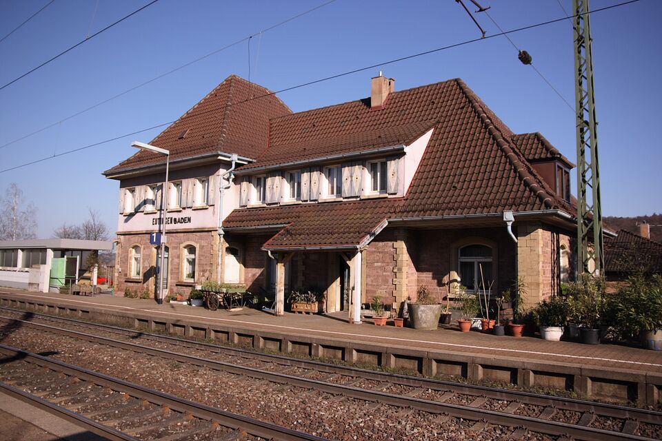 Datei:BahnhofEutingen.jpg