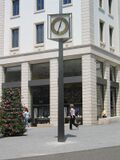 Uhr der Firma Perrot auf dem Leopoldplatz