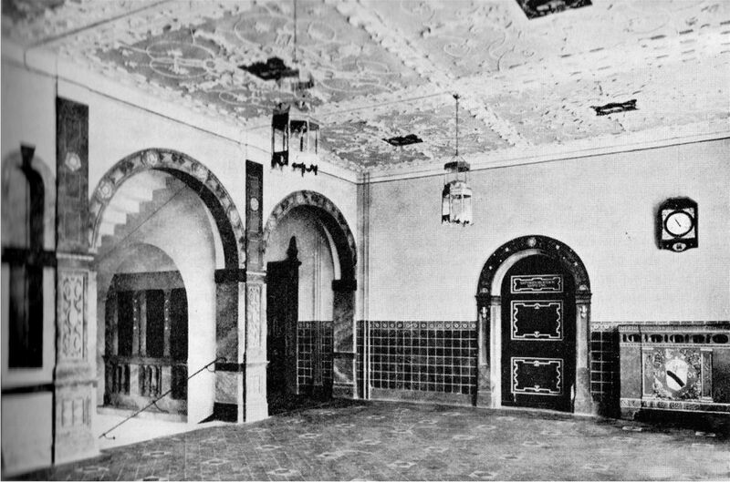 Datei:Reuchlin-Gymnasoum 1. Obergeschoß.jpg