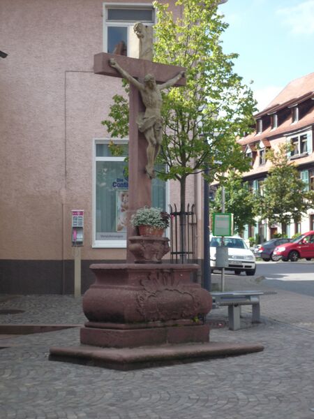 Datei:Tiefenbronn-Kruzifix.jpg