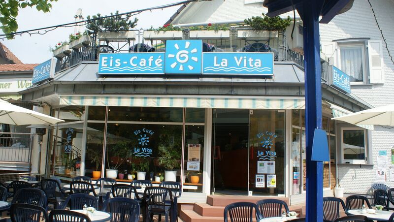Datei:Eiscafe La Vita-Herrenalb.JPG