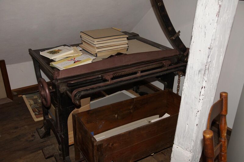 Datei:GHV Schaf-Buchbinderei-Schneidapparat.jpg