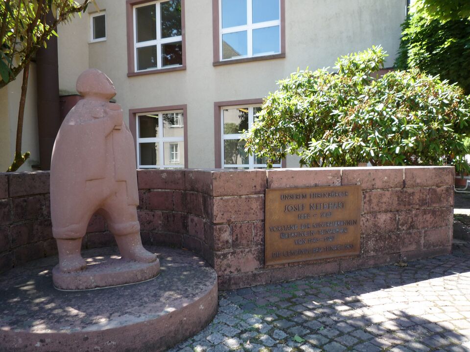 Datei:Bad-Teinach-Denkmal.jpg