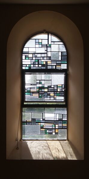 Datei:Kirchenfenster von innen.jpg