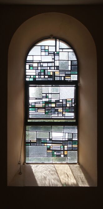 Kirchenfenster von innen.jpg