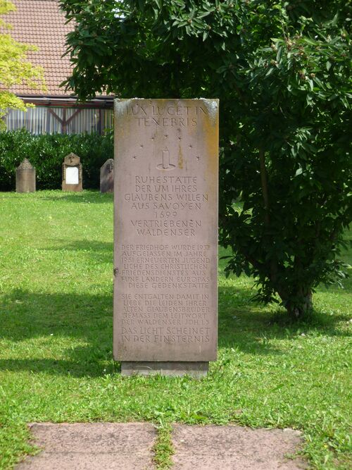 Datei:Neuhengstett-Waldenser-Gedenkstein-.jpg